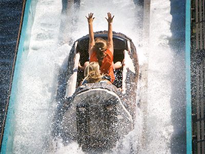 Two people enjoying Loggers Revenge seaside park ride