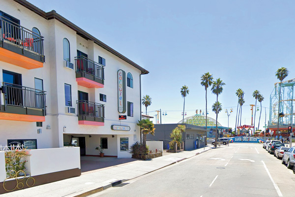 Carousel Beach Inn